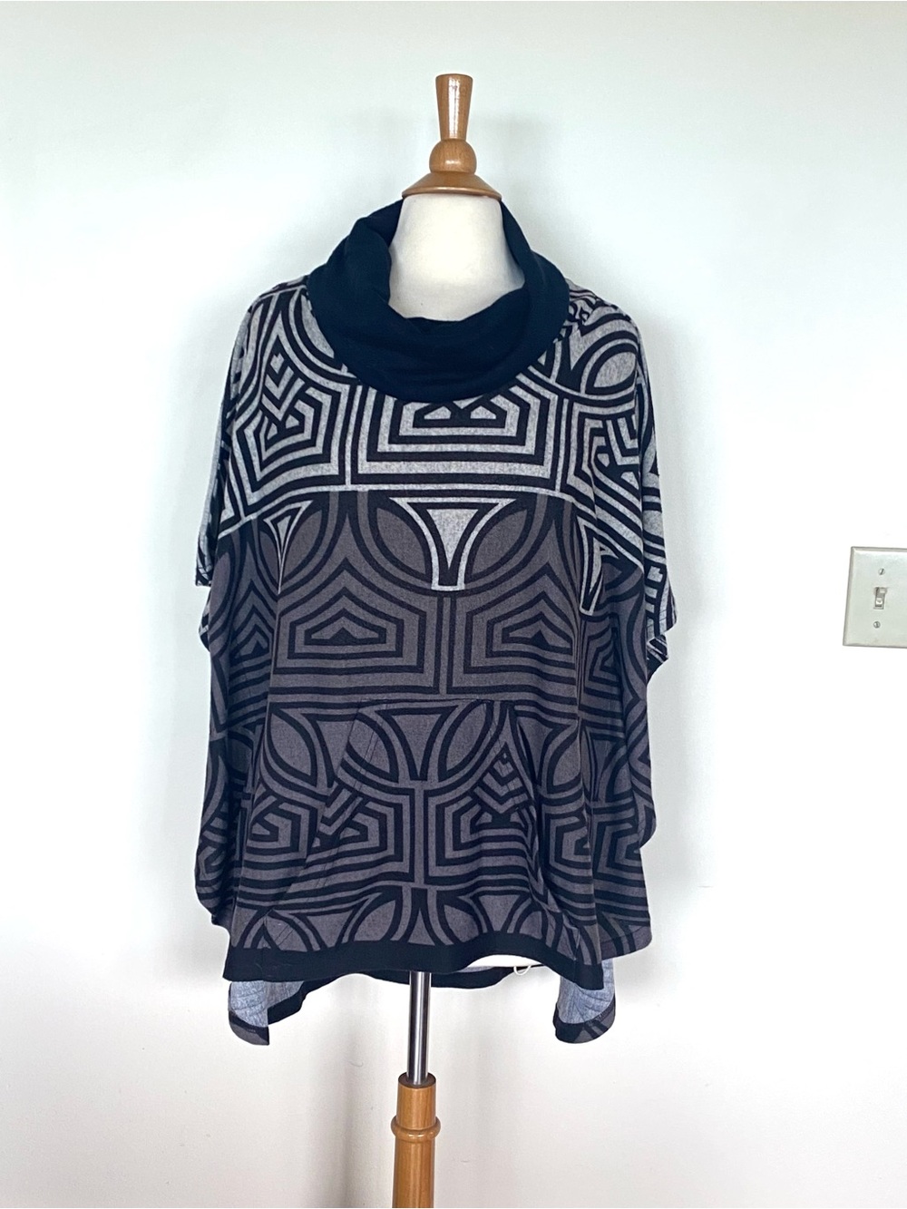 Geo-Print Black, Gray, Brown Cowl Neck Poncho Sweater Sz Sm